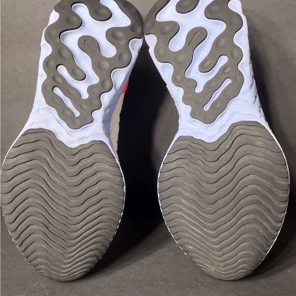 Nike Women's Pink and Cream Running Shoes size 6 pre owned Exellent condition - Picture 5 of 6